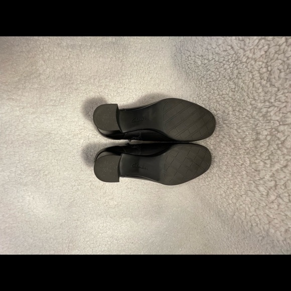 Clarks Black Learher Heeled Shoe - Picture 8 of 10